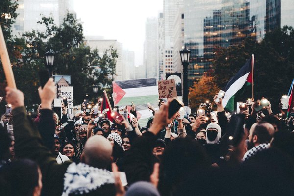 Découvrez l'univers fascinant du téléphone rose : vos fantasmes au bout du fil